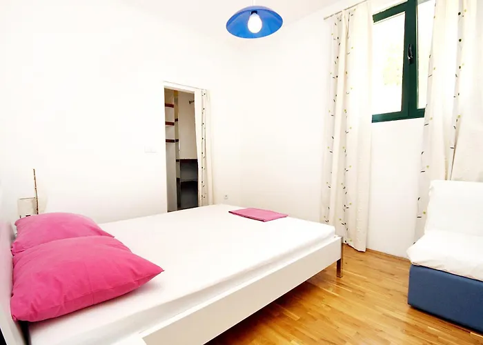 House With A Swimming Pool Kotisina, - 6808 בית נופש מאקרסקה