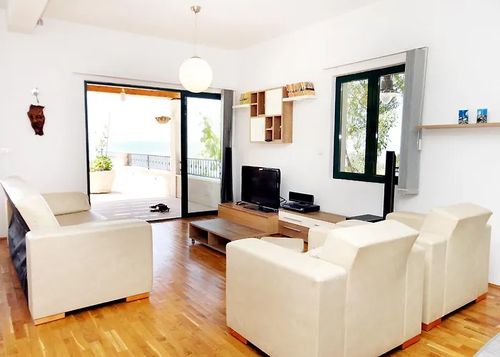 House With A Swimming Pool Kotisina, - 6808 בית נופש *